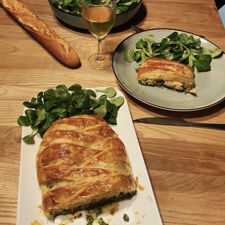 zalm in bladerdeeg met spinazie