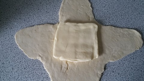 Rollen van bladerdeeg rollen van bladerdeeg