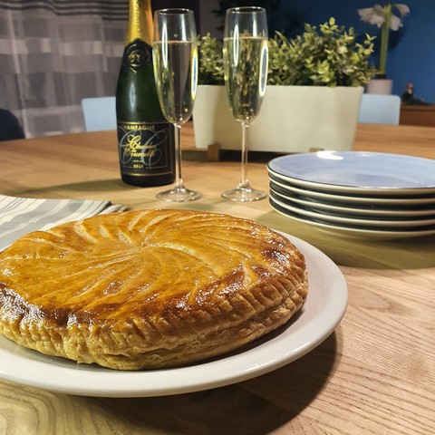 Bladerdeeg taart met amandelspijs thuisrecept Bladerdeeg taart met amandelspijs thuisrecept