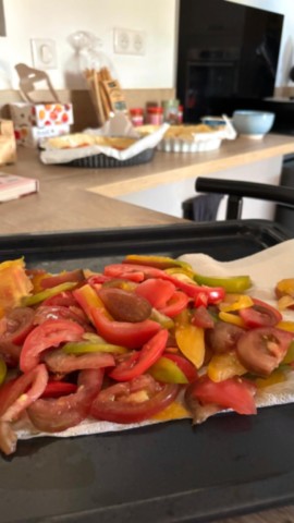 hartige taart met tomaten en courgettes uit de oven hartige taart met tomaten en courgettes uit de oven